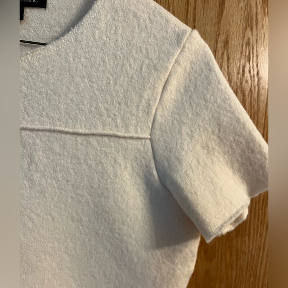 Sold EUC Banana Republic Merino Wool Short Sleeve Sweater Medium - Picture 4 of 7